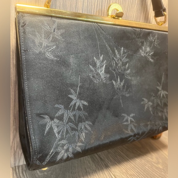 Vintage Black Embossed Lester Bags Purse - Picture 5 of 11